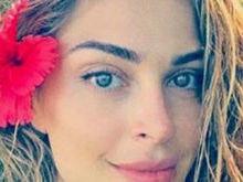Grazi surge deslumbrante com flor no cabelo e recebe elogios na web