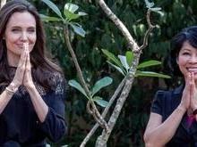 Angelina Jolie faz primeira aparição pública após divórcio