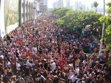 Pré-carnaval termina em briga, atropelamentos e carros depredados