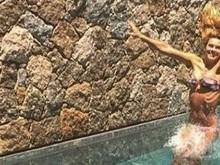 Carolina Dieckmann posta foto de biquíni e é criticada por magreza