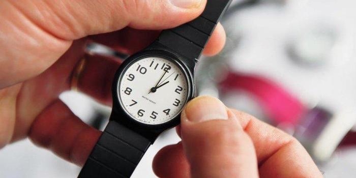 Horário de verão acaba e relógio deve ser atrasado em 1 hora