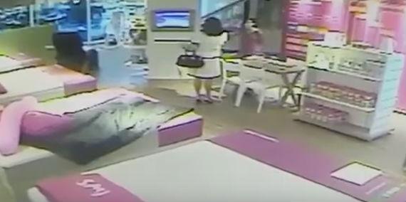 Cliente revoltada quebra TV e computadores em loja de BH
