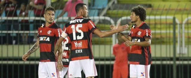 Guerrero vê Fla de 2017 melhor que 2016: ‘Bola está chegando mais’