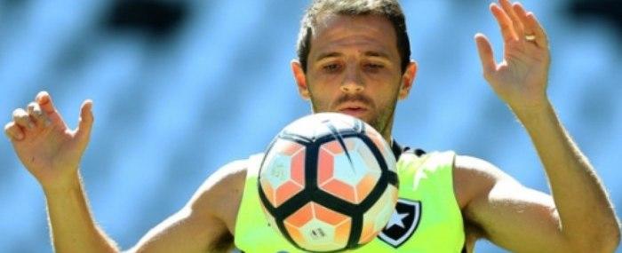 Montillo nem viaja e desfalca o Botafogo em duelo contra o Olimpia