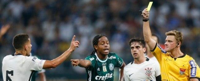 Árbitro do dérbi reconhece erro e cartão de Gabriel é anulado