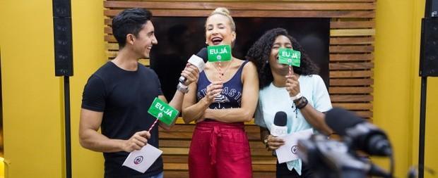 Claudia Leitte diz que já teve dor de barriga no trio: "Perrengue"