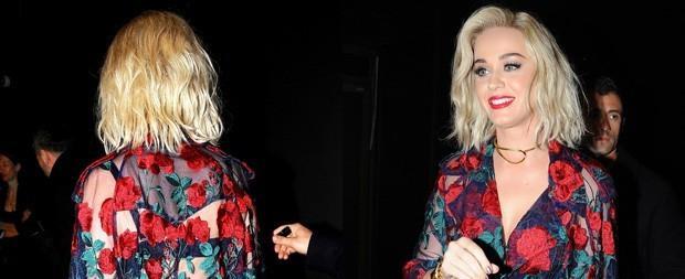 Katy Perry aposta em look transparente e bumbum fica à mostra