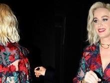Katy Perry aposta em look transparente e bumbum fica à mostra