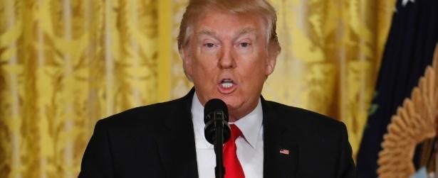 Trump anula norma que permitia aos transexuais escolher banheiro