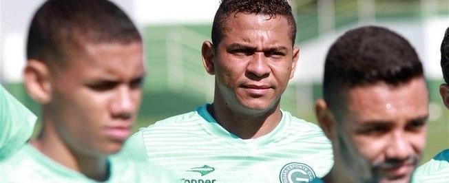 Após acertar cotovelada em goleiro, Walter pode deixar o Goiás