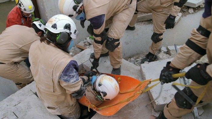 Imagem divulgada pela Netflix mostra cena do documentário "The white helmets" (Crédito: Reprodução)
