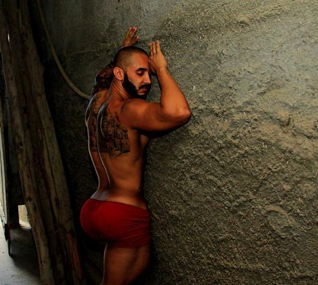 Bumbum de Fábio Alves tem 115cm
