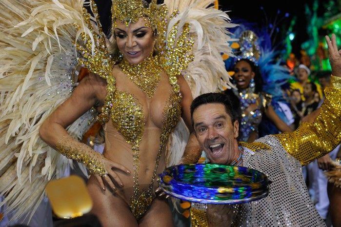 Pri Santanna é a madrinha de bateria da Unidos do Peruche