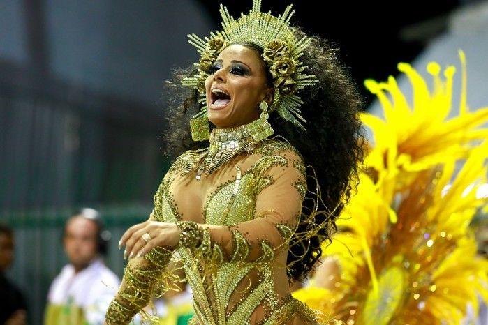 iviane Araújo, rainha de bateria da Mancha Verde, é destaque da segunda noite de desfiles em São Paulo