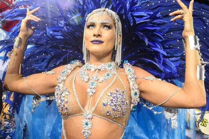 Lívia Andrade é a madrinha de bateria da Império de Casa Verde