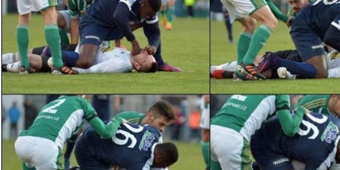 Atacante salva vida de goleiro após choque com outro em campo
