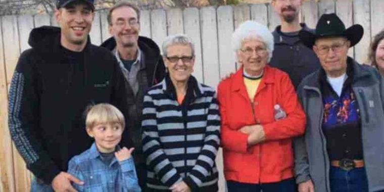 Homem consegue reunir a família e amigos antes de eutanásia