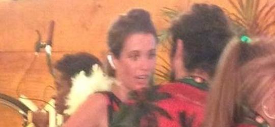 Atriz Juliana Didone discute com o namorado em camarote no Rio