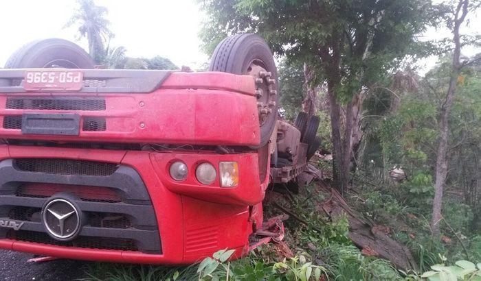 Homem morre ao tentar desviar caminhão de cavalos na BR-316