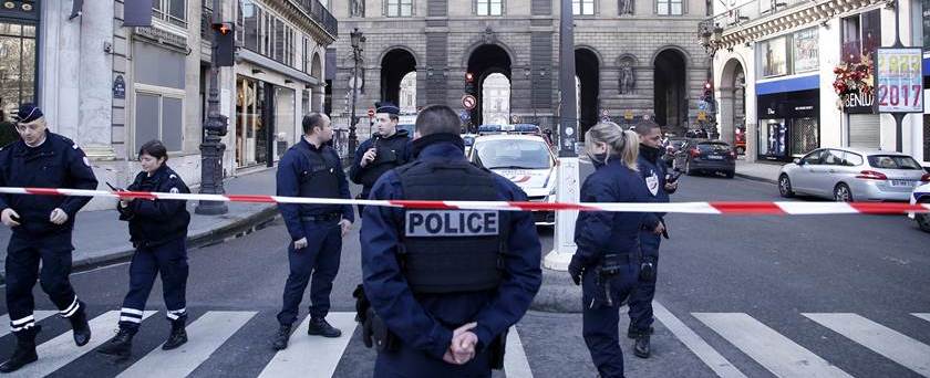 Museu do Louvre é evacuado após disparos nesta sexta (03)