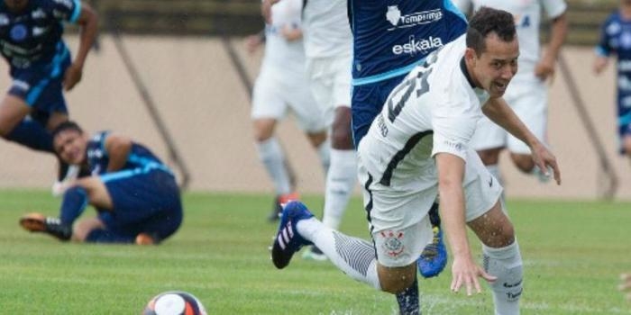 Corinthians vence São Bento com gol de pênalti marcado por Jô