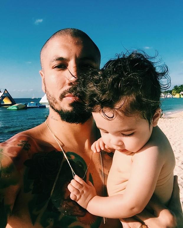 Fernando Medeiros se derrete pela esposa: 'Perco a linha