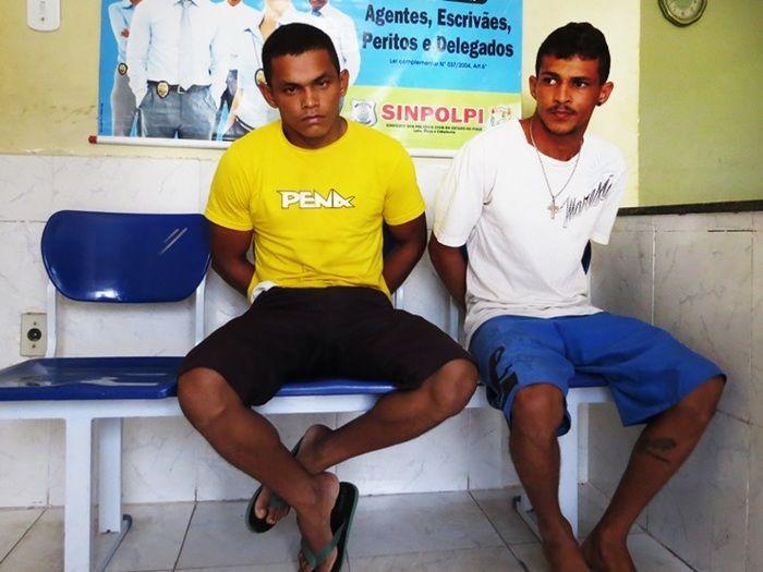 Polícia prende dupla em motocicleta com CNH falsa e droga