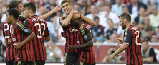 Milan sai de campo vaiado após terceira derrota seguida