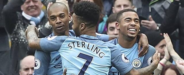 Fernandinho revela como convenceu Gabriel Jesus a aceitar o City