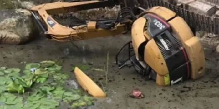 Agricultor sobrevive por horas preso em açude com água até o nariz