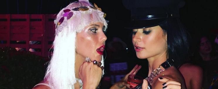 Thaila Ayala arrasa como policial sexy em festa a fantasia