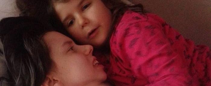 Após ficar sete anos em coma, mãe encontra com filha pela 1ª vez