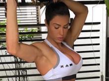 Gracyanne Barbosa malha glúteos e fala sobre lesão no bumbum