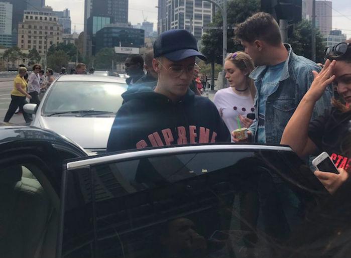 cantor Justin Bieber irritado com seus fãs na Austrália (Crédito: Reprodução)