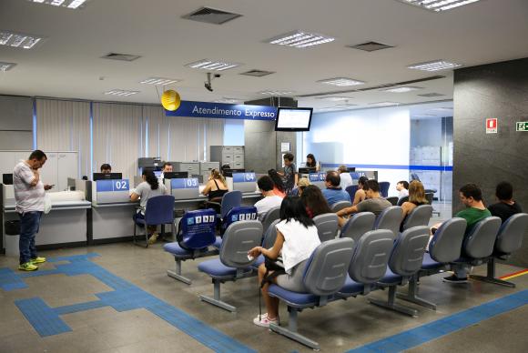 Agências da Caixa abrem das 9h às 15h neste sábado (11) consulta e saque dos recursos das contas inativas do Fundo de Garantia do Tempo de Serviço (Crédito: Reprodução)