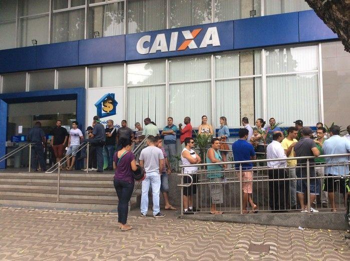Fila na Caixa Econômica (Crédito: Reprodução)