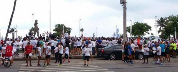 Empresário tem carro arrombado durante protesto contra a violência