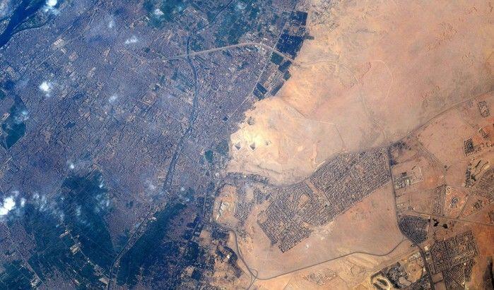 "Finalmente!", disse ao conseguir fotografar as pirâmides do Egito