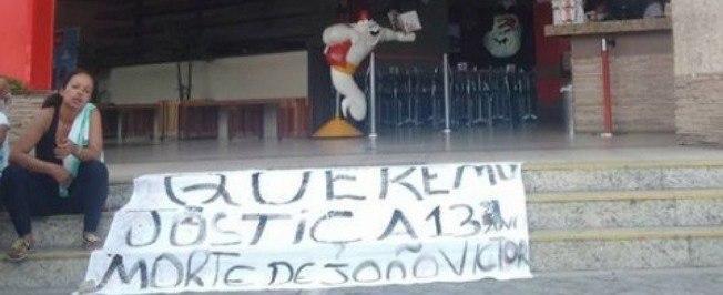 Marca de lanches usa laudo questionável sobre morte de garoto