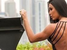 Gracyanne Barbosa faz ensaio em Dubai e exibe bumbum na nuca