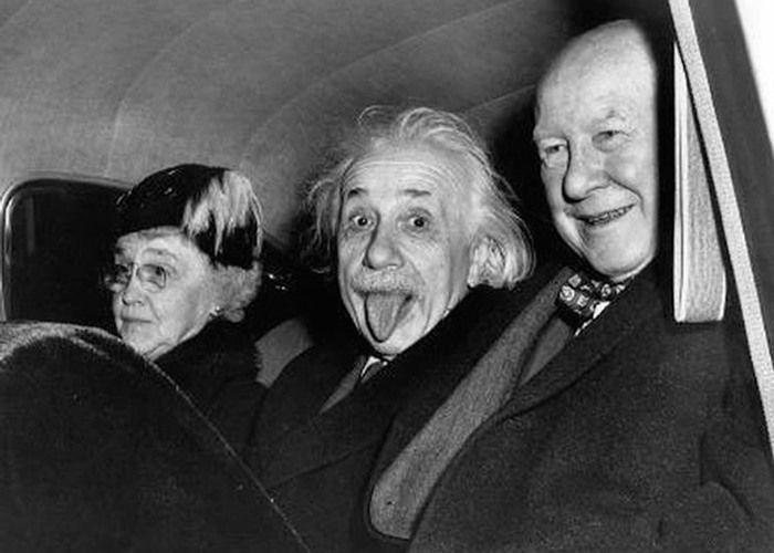 A imagem original foi clicada dentro de um carro com a presença do diretor do Institute for Advanced Study e sua esposa, além de Einstein