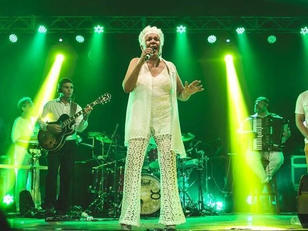 Cantora Loalwa Braz