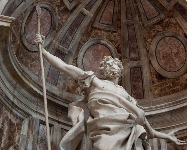 Estátua de São Longuinho na basílica de São Pedro (Crédito: Reprodução)