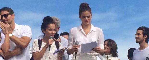 Bruna Marquezine participa de evento com crianças refugiadas no Rio