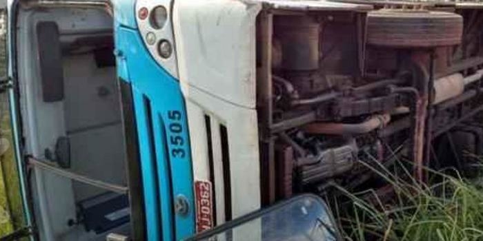 Ônibus tomba na BR-040 e deixa cerca de 16 pessoas feridas; fotos!