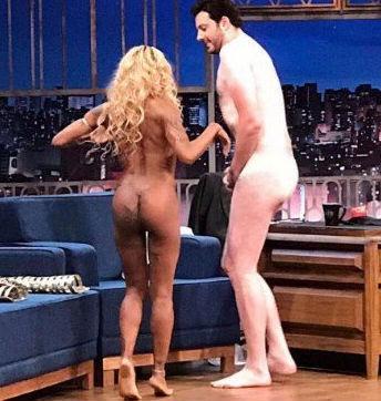 Inês Brasil e Danilo Gentili tiram a roupa, viram assunto na web