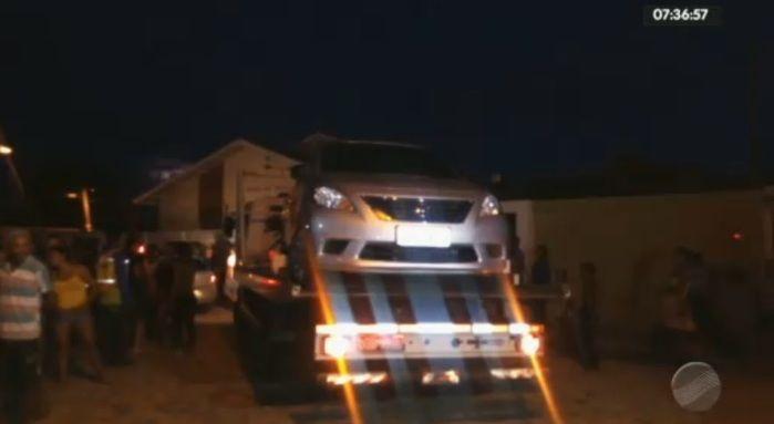 Veículo utilizado para dar fuga aos criminosos (Crédito: Reprodução)