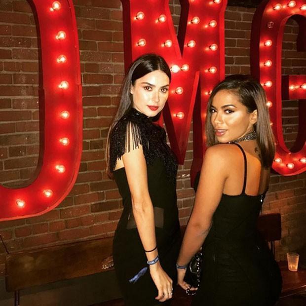 Anitta e Thaila Ayala curtem balada nos Estados Unidos