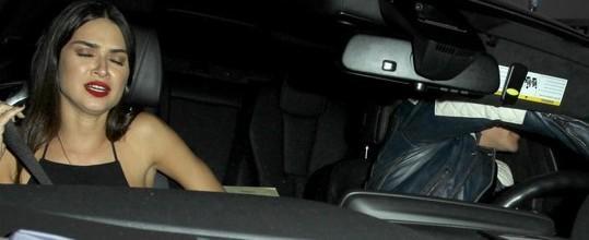 Thaila Ayala é flagrada com Orlando Bloom na saída de festa