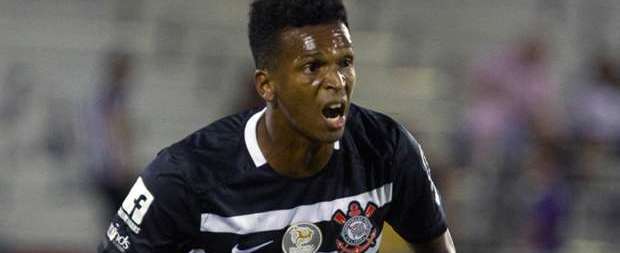 Jô comemora "morrinho" e classificação do Corinthians nos pênaltis